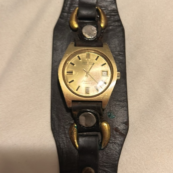 Watch - Picture 2 of 5